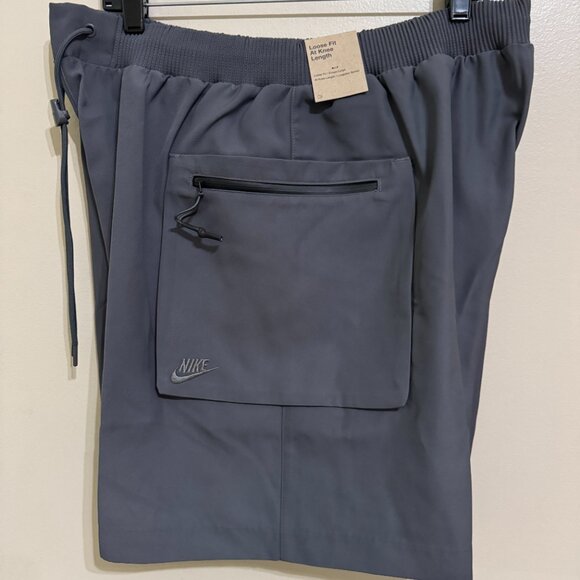Nike Sportswear Tech Pack Woven Utility Shorts FB7528-068 Gray Mens L $125 NEW - Picture 3 of 11